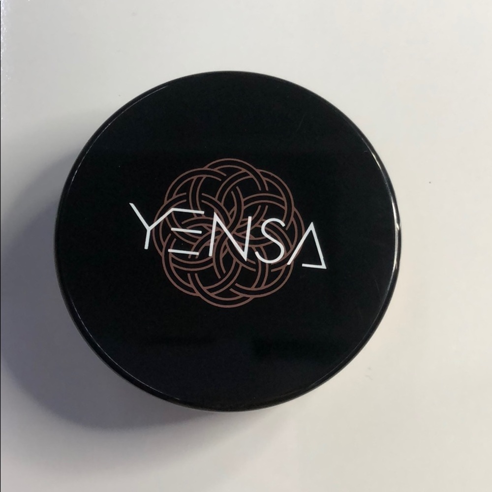 yensa silk bronzing base + brush